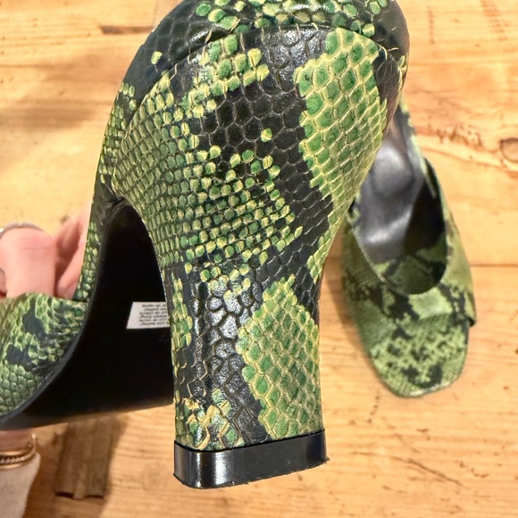 Rachel Comey Vibrant Green Snake Print Kitten Heels - Picture 14 of 14